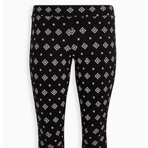 NWT Torrid Border Print Black Leggings